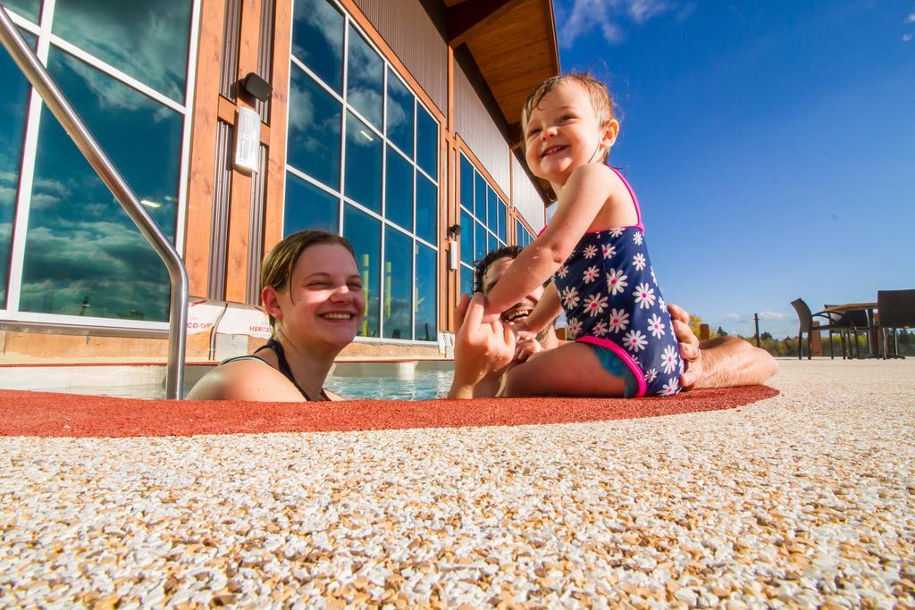 Elkhorn Resort, Spa, And Conference Centre Wasagaming Exterior foto